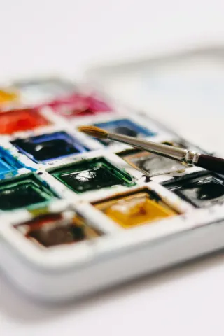 Photograph of a watercolor paint palette