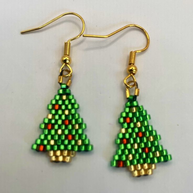 An example of beaded Christmas tree earrings.